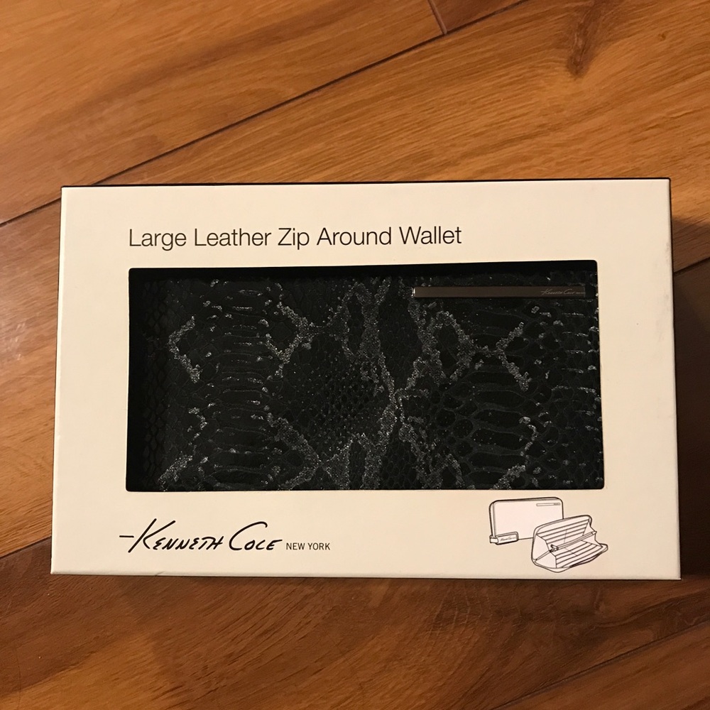 Kenneth Cole Large Zip Wallet